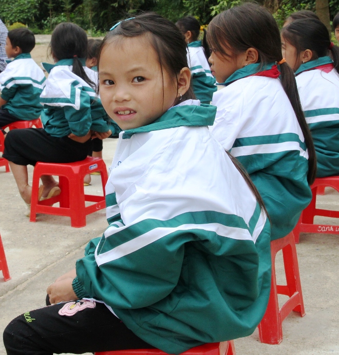 Niềm vui với áo ấm mới của học sinh vùng cao Xín Chải ảnh 7